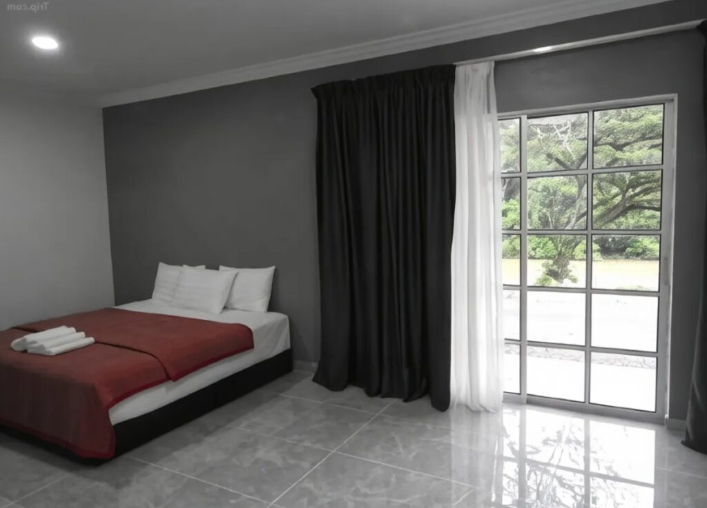 Tebing Guest House chambre lit doucle